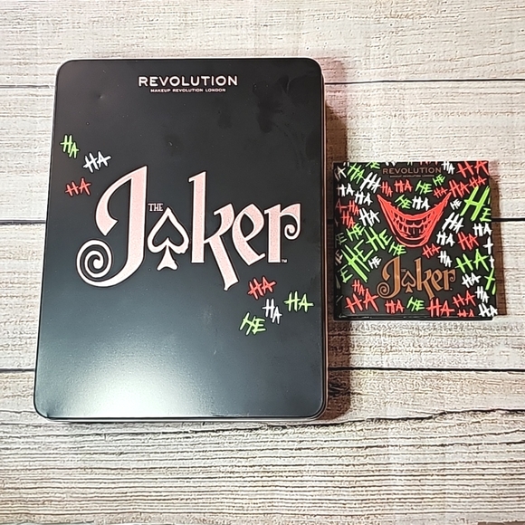 BNIB Revolution x DC Joker Bundle - Picture 1 of 8